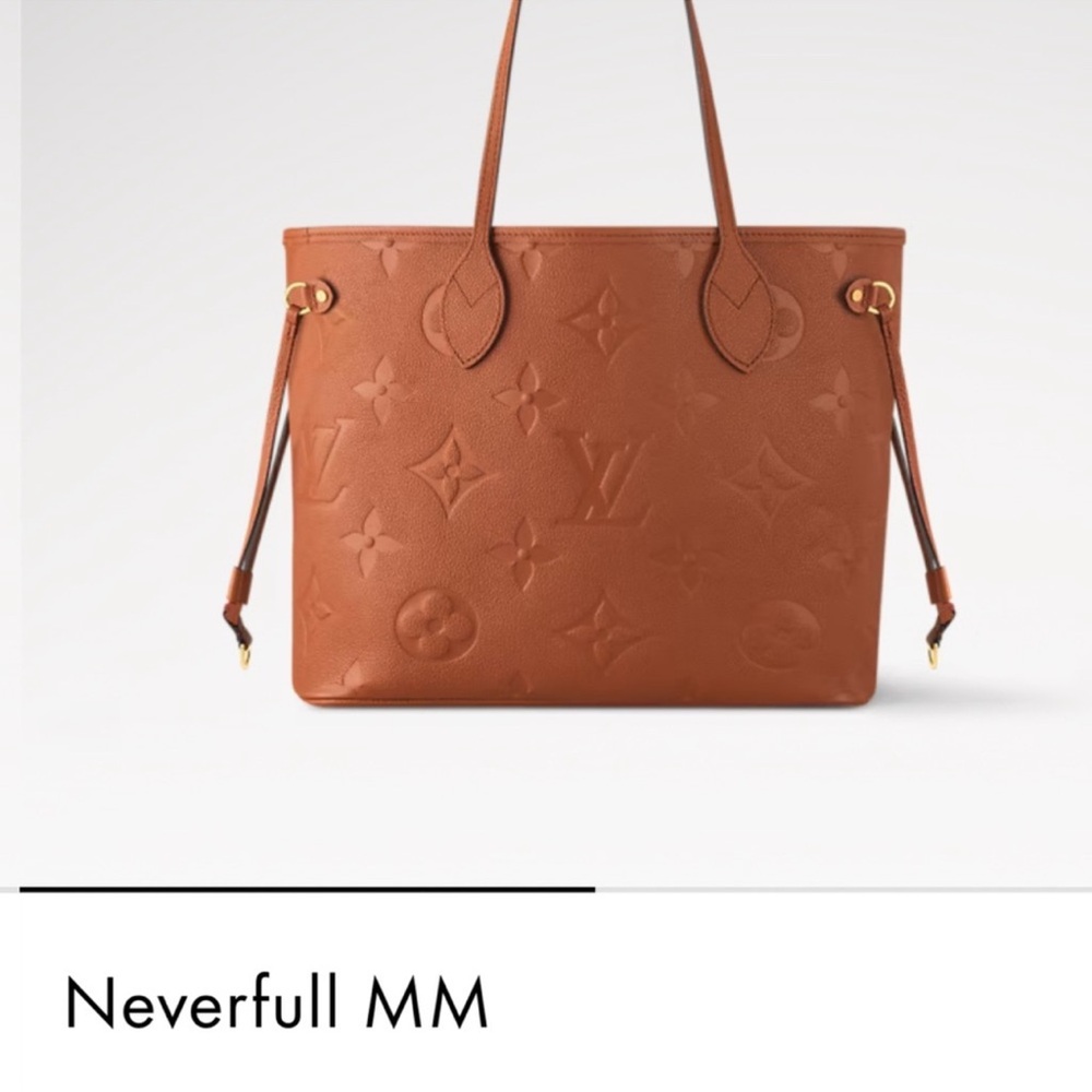 Neverfull MM Tan Tote like new, no marks, carried 3x and has wristlet!